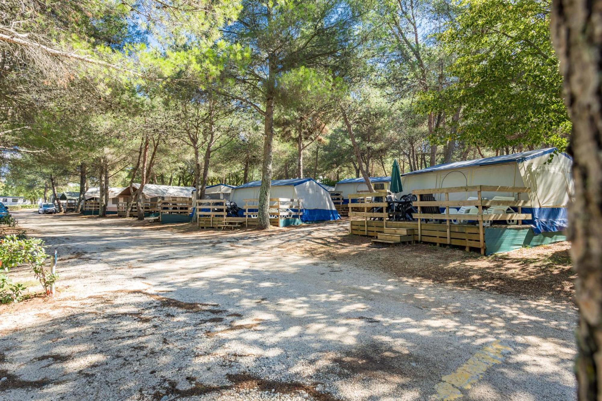 Easyatent Bungalow Tent Lanterna Červar-Porat 部屋 写真