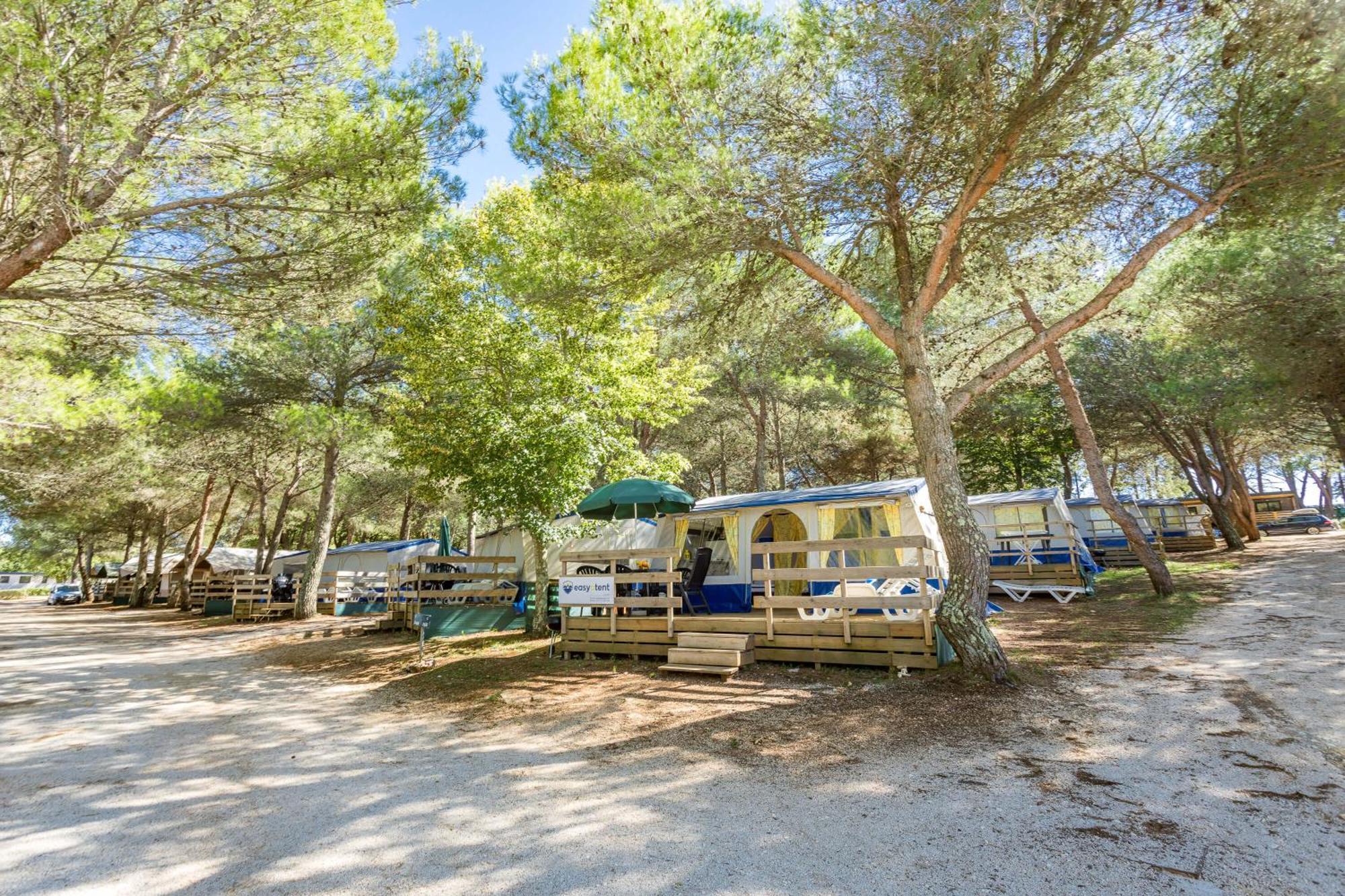 Easyatent Bungalow Tent Lanterna Červar-Porat 部屋 写真