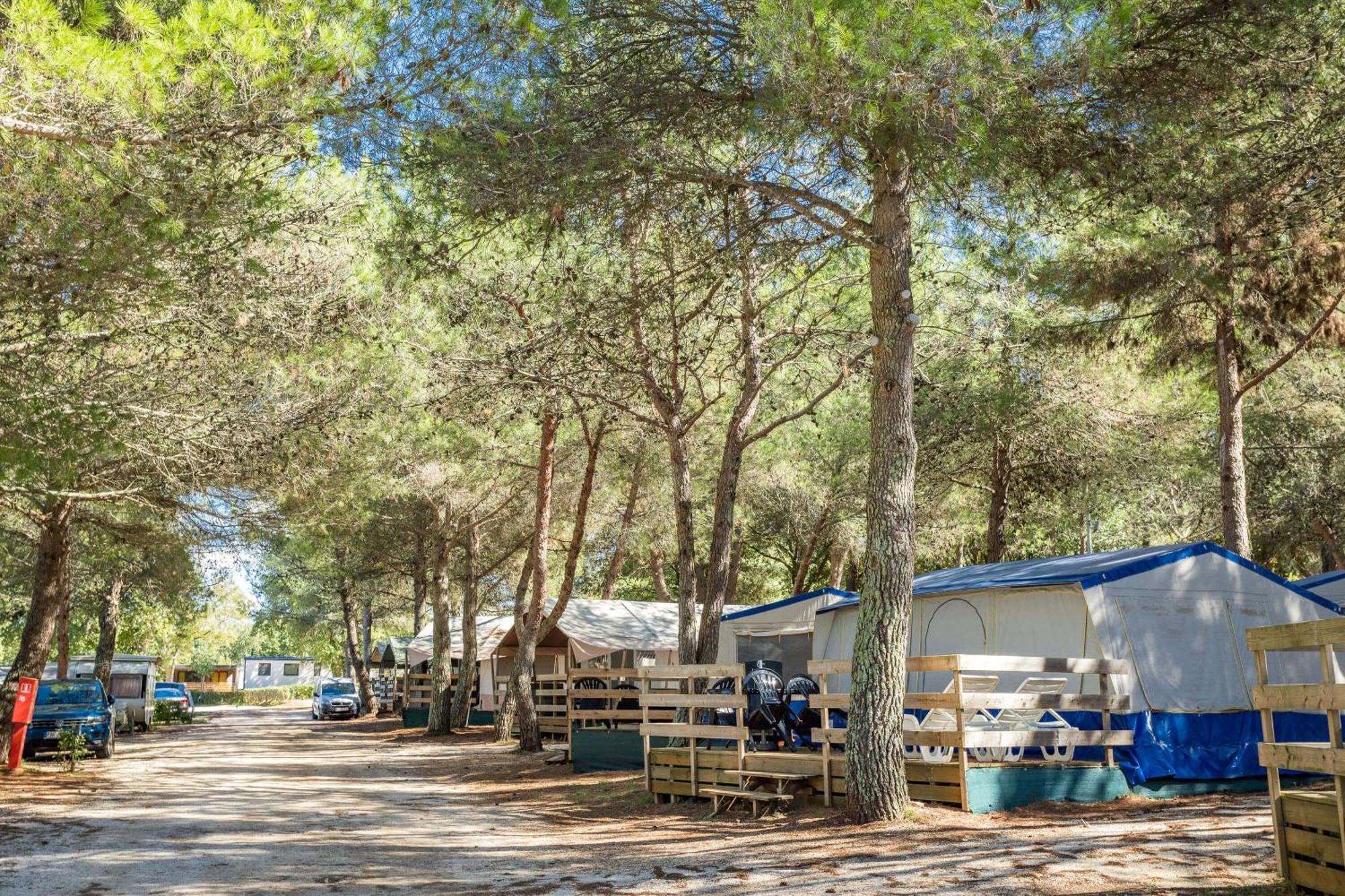 Easyatent Bungalow Tent Lanterna Červar-Porat 部屋 写真